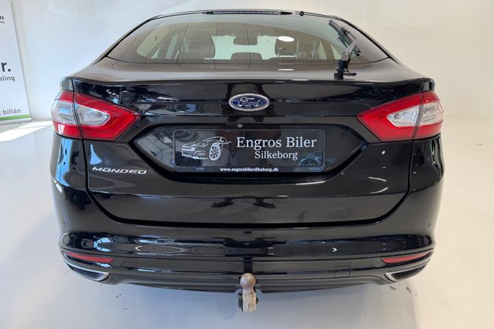 Sort Ford Mondeo fra 2018