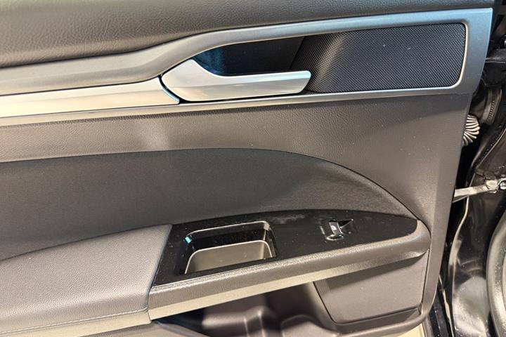 Sort Ford Mondeo fra 2018