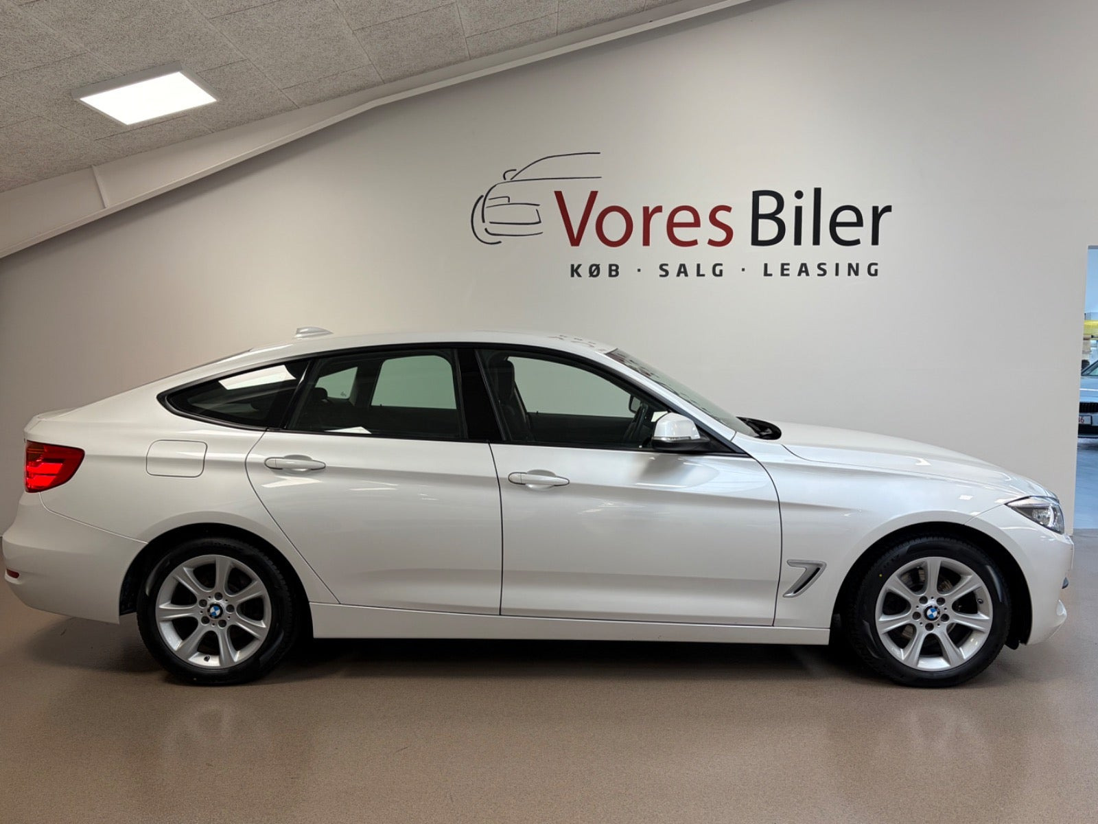 Hvid BMW 320d fra 2014