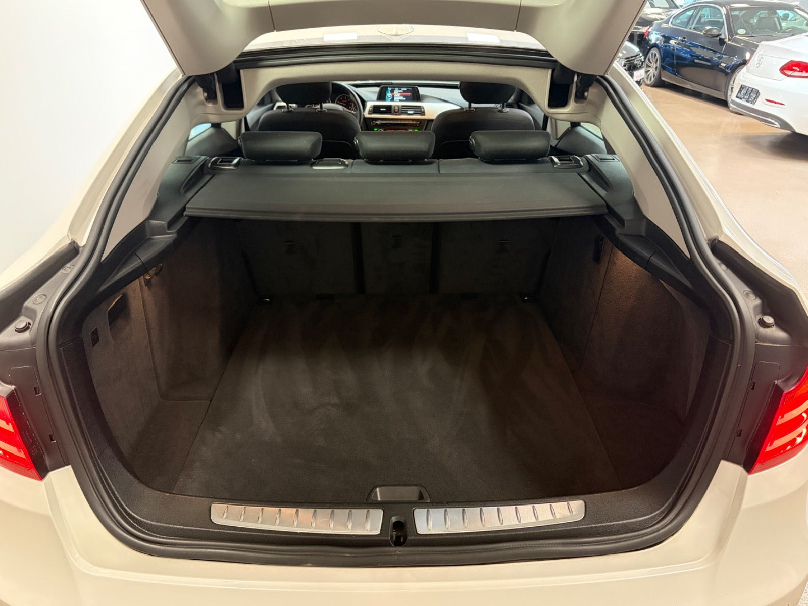 Hvid BMW 320d fra 2014