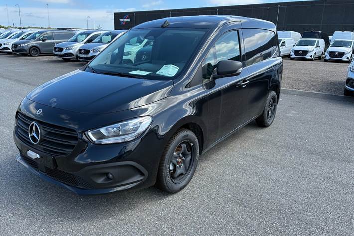 Sort Mercedes Citan 112 fra 2026