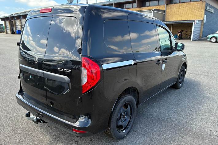 Sort Mercedes Citan 112 fra 2026