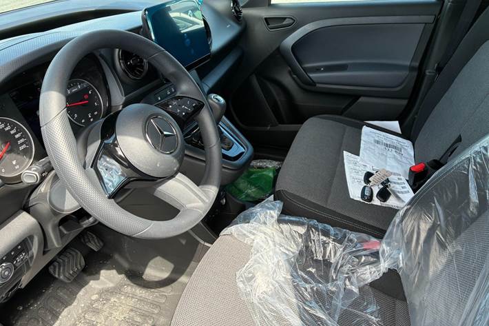 Sort Mercedes Citan 112 fra 2026