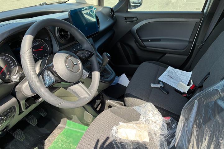 Hvid Mercedes Citan 112 fra 2026 set indefra