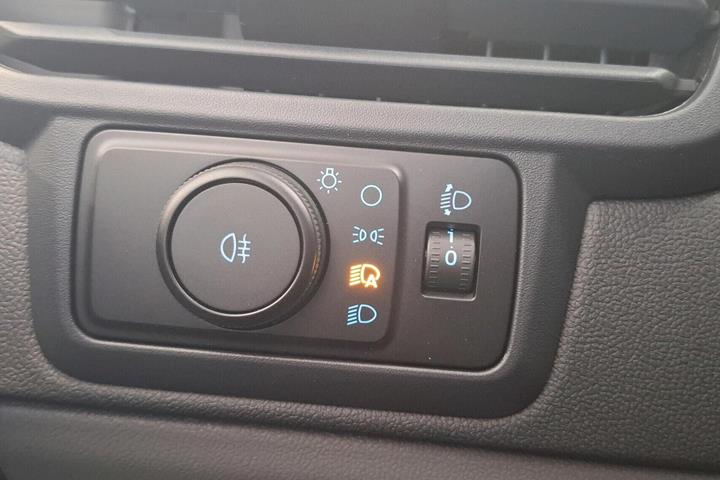 Hvid Ford Transit Custom 320 L2 fra 2025