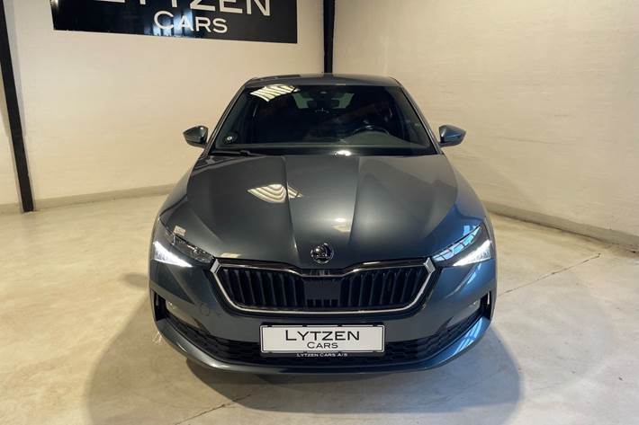 Grå Skoda Scala fra 2020