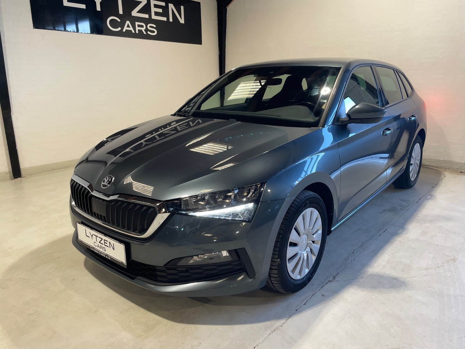 Grå Skoda Scala fra 2020