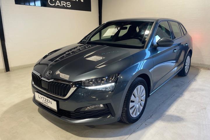 Grå Skoda Scala fra 2020