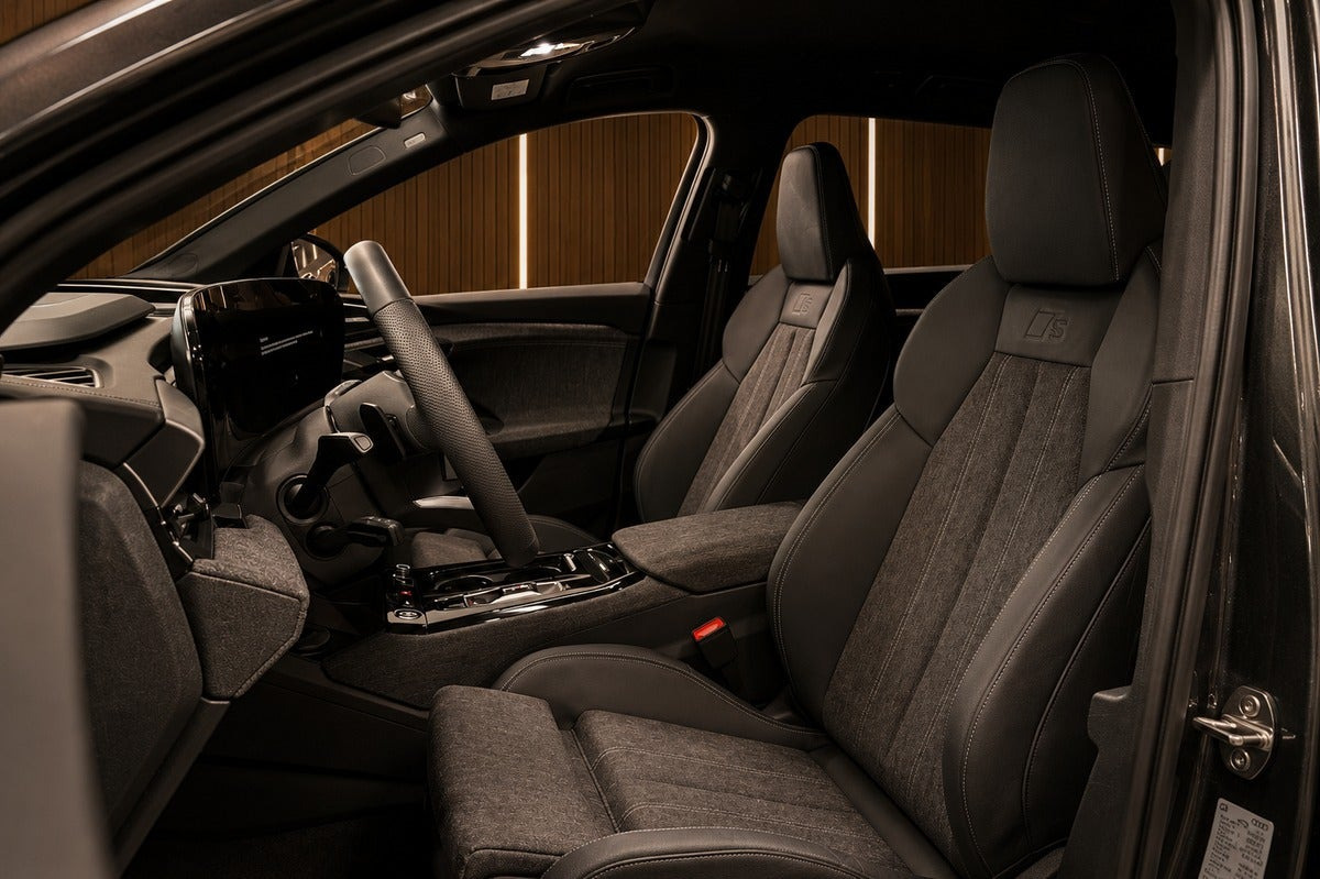 Sort Audi Q6 e-tron fra 2025