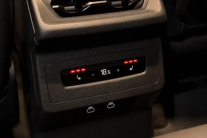 Sort Audi Q6 e-tron fra 2025