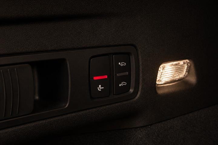 Sort Audi Q6 e-tron fra 2025