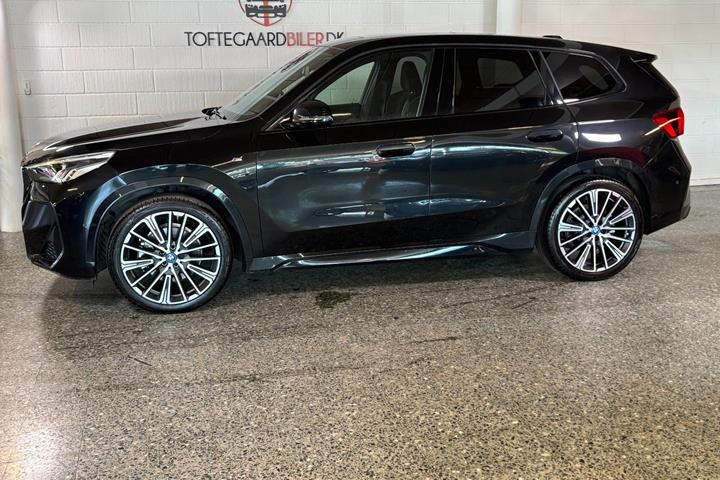 Sort BMW iX1 fra 2023