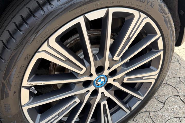Sort BMW iX1 fra 2023