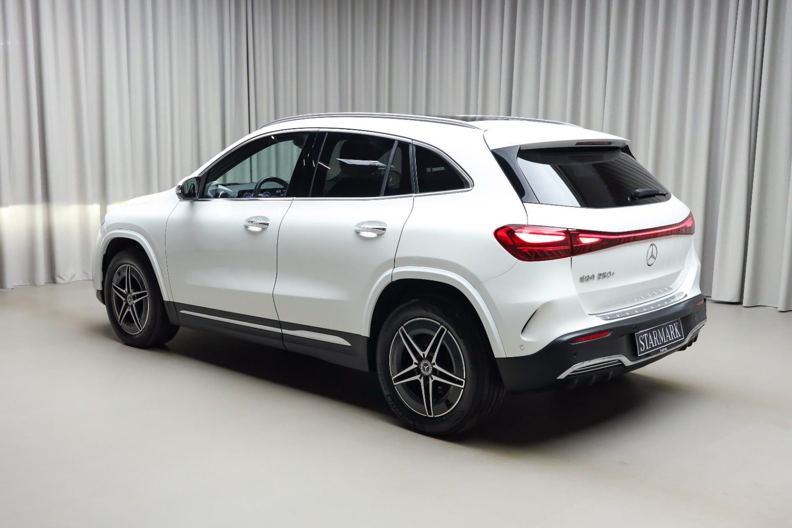 Hvid Mercedes EQA250+ fra 2025