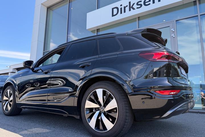 Grå Audi Q6 e-tron fra 2024