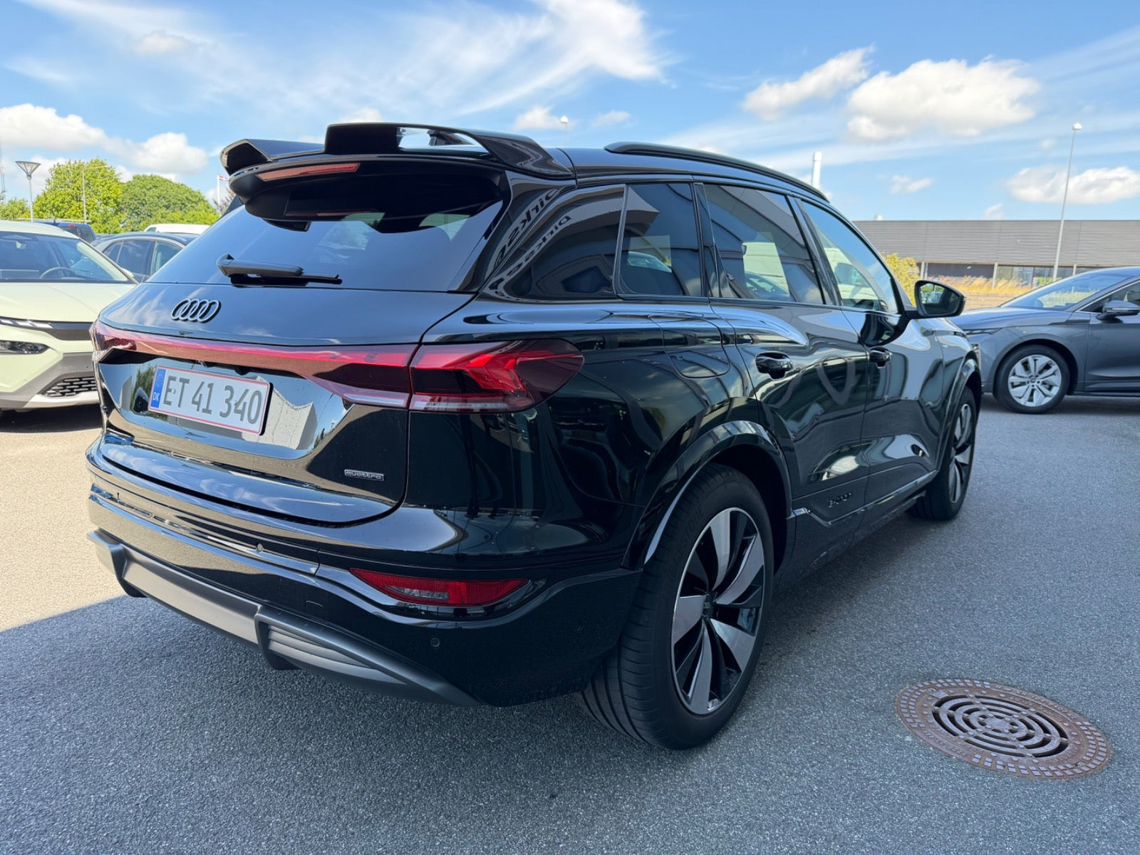 Grå Audi Q6 e-tron fra 2024