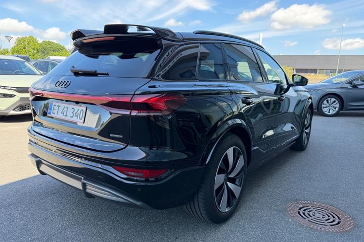 Grå Audi Q6 e-tron fra 2024