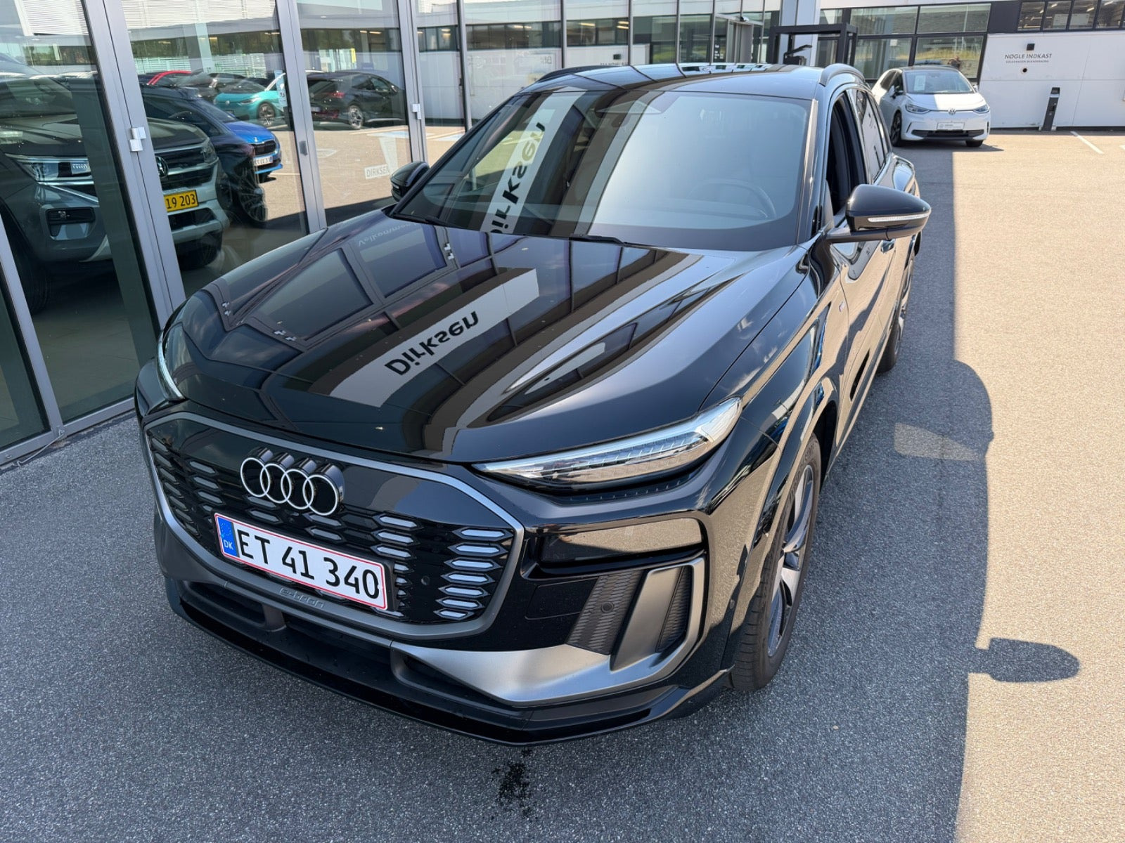 Grå Audi Q6 e-tron fra 2024