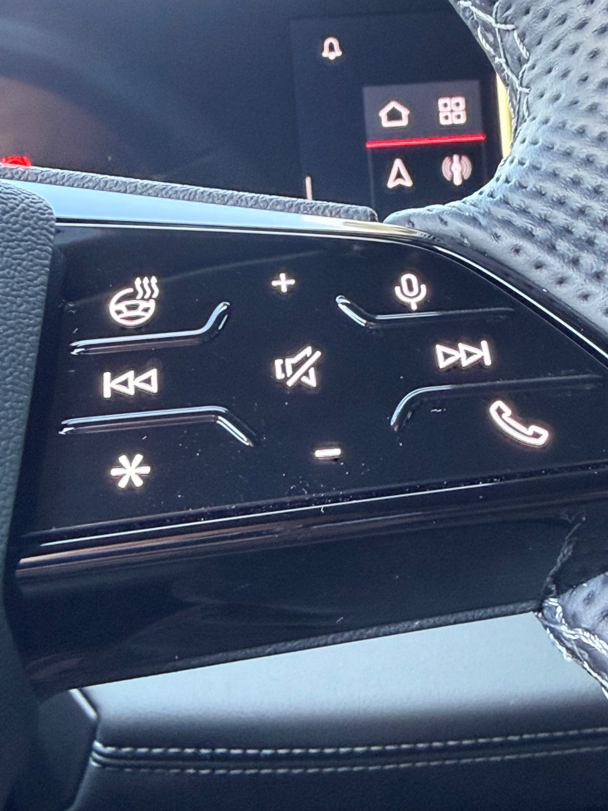 Grå Audi Q6 e-tron fra 2024