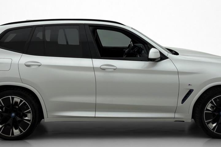 Hvid BMW iX3 fra 2022