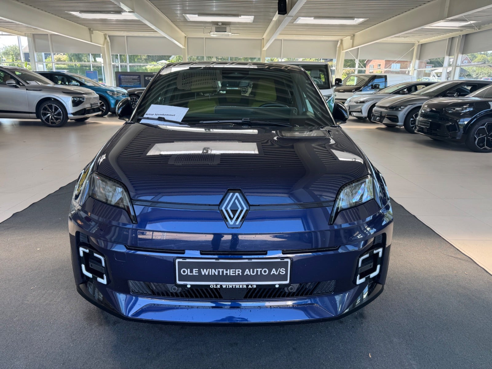 Blå Renault 5 E-Tech fra 2025