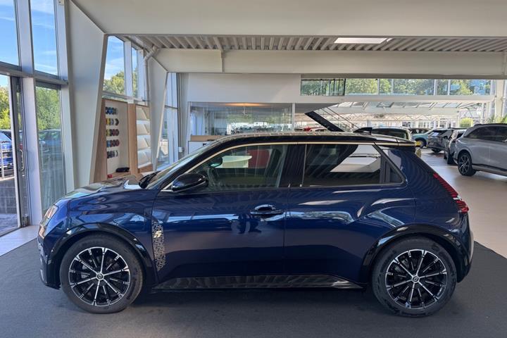 Blå Renault 5 E-Tech fra 2025