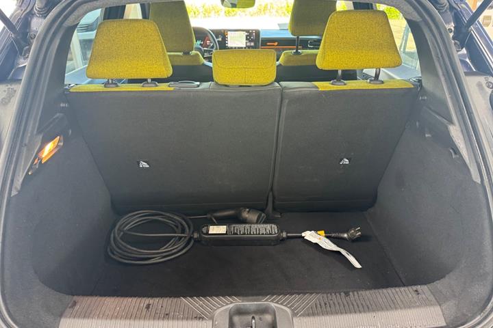 Blå Renault 5 E-Tech fra 2025