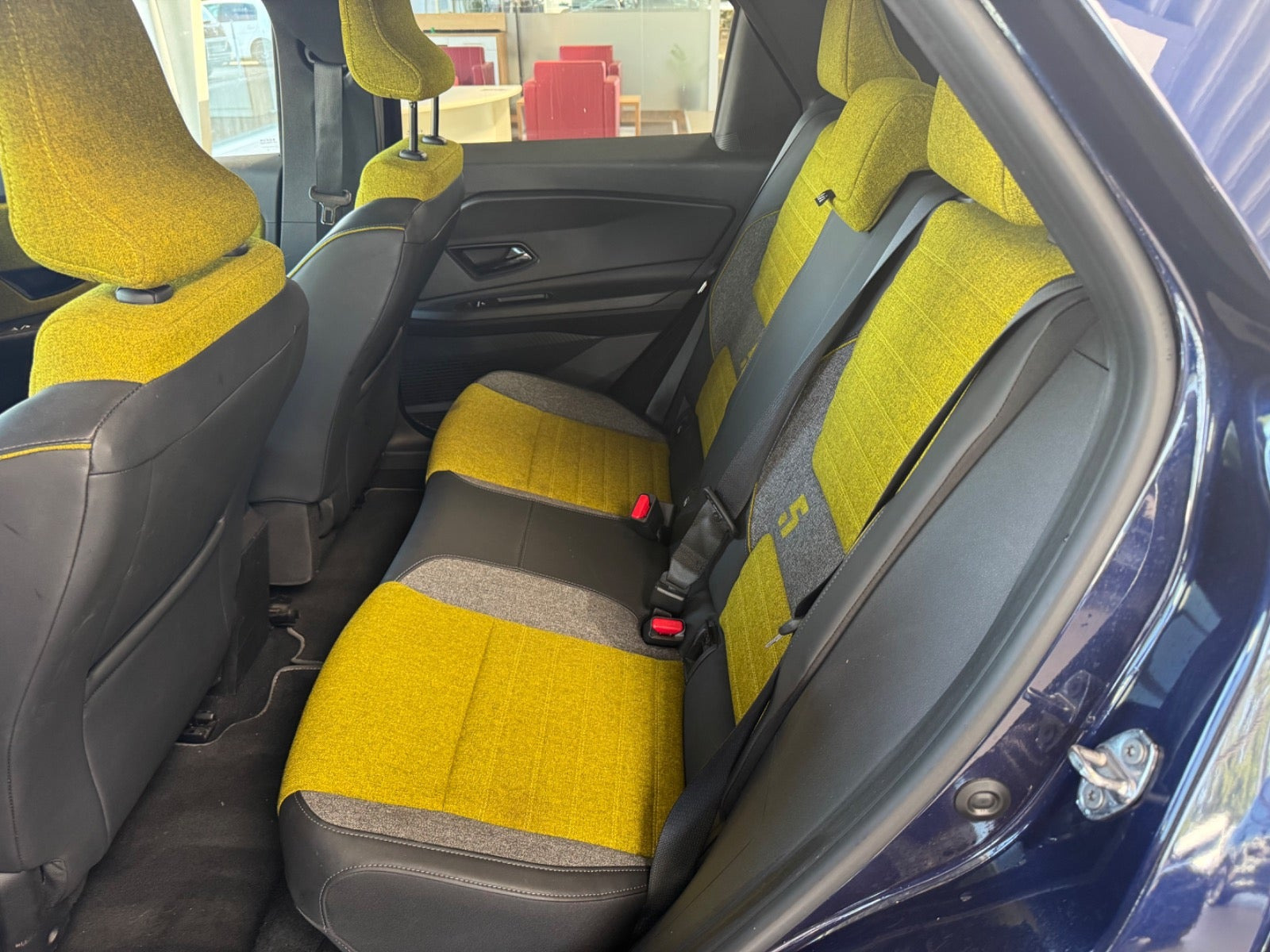 Blå Renault 5 E-Tech fra 2025