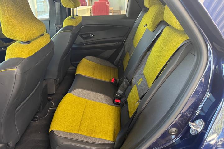 Blå Renault 5 E-Tech fra 2025