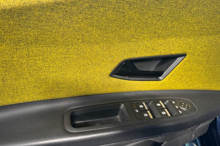 Blå Renault 5 E-Tech fra 2025