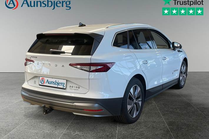Hvid Skoda Enyaq fra 2023