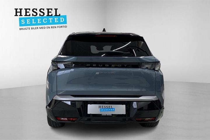 Blå Peugeot e-5008 fra 2024