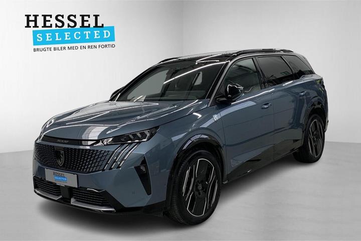 Blå Peugeot e-5008 fra 2025 set udefra