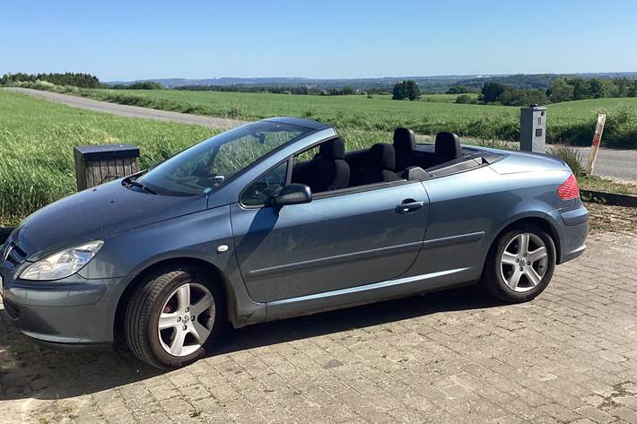 Blå Peugeot 307 fra 2004