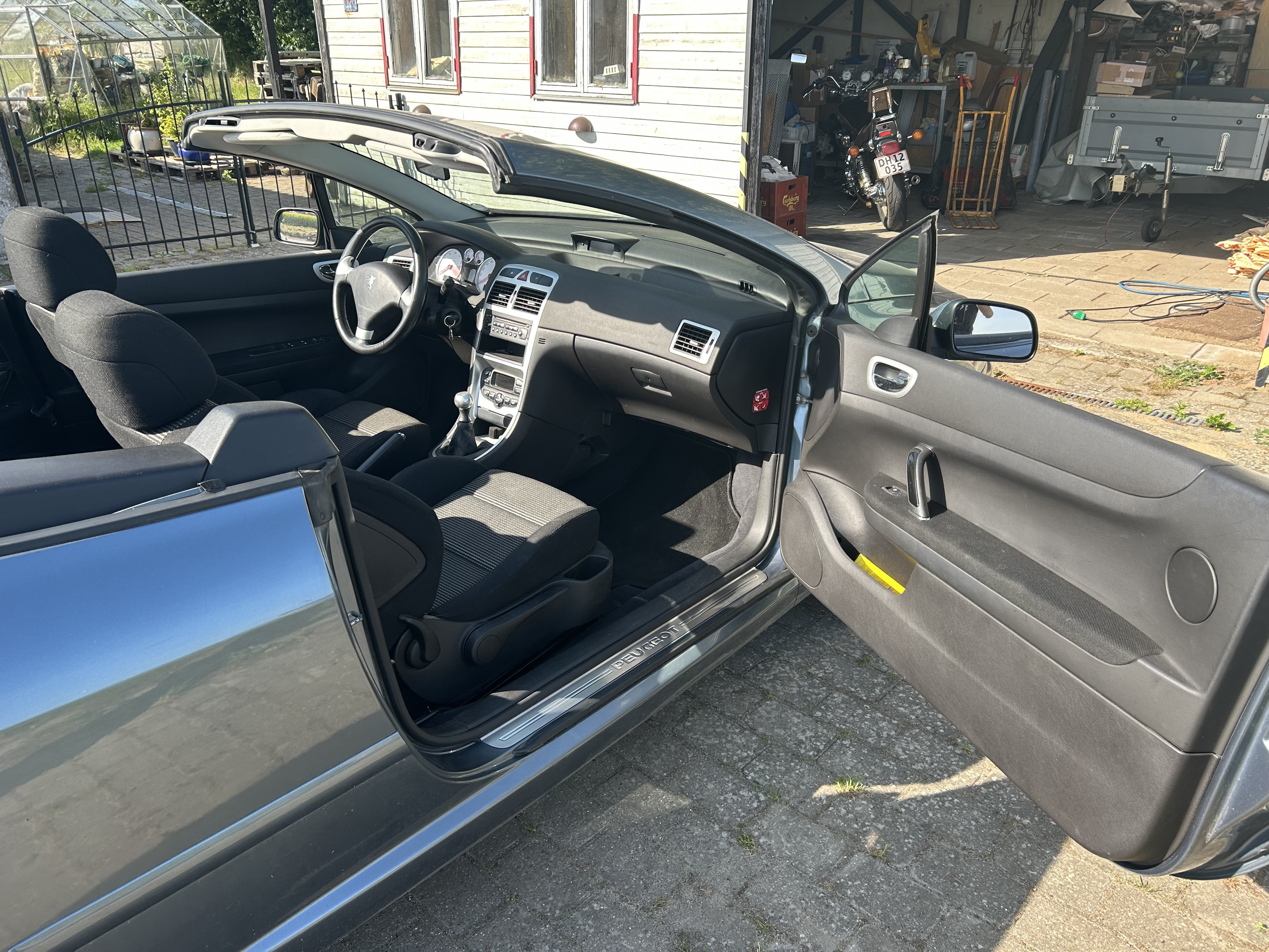 Blå Peugeot 307 fra 2004