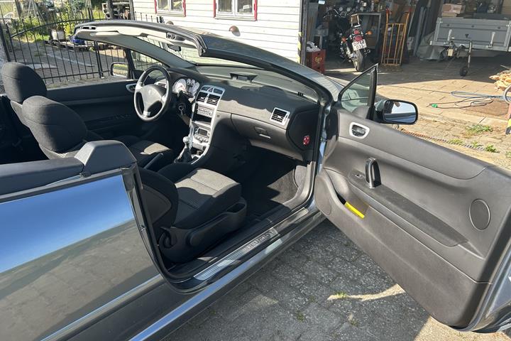 Blå Peugeot 307 fra 2004
