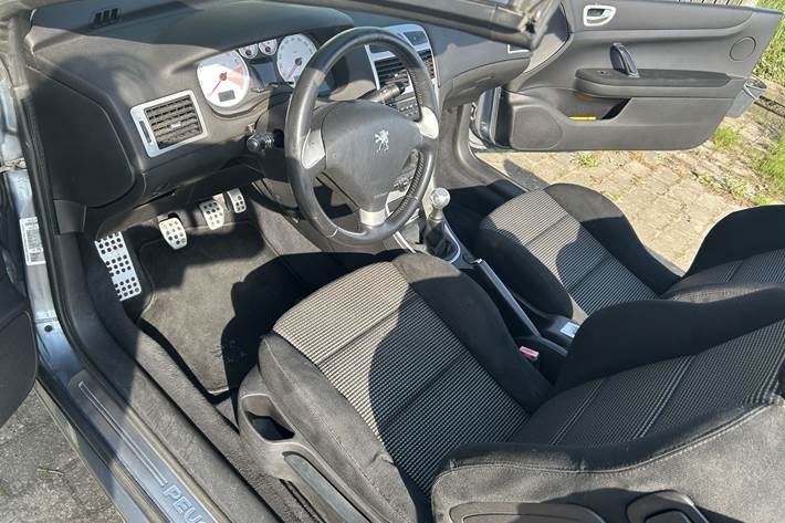 Blå Peugeot 307 fra 2004