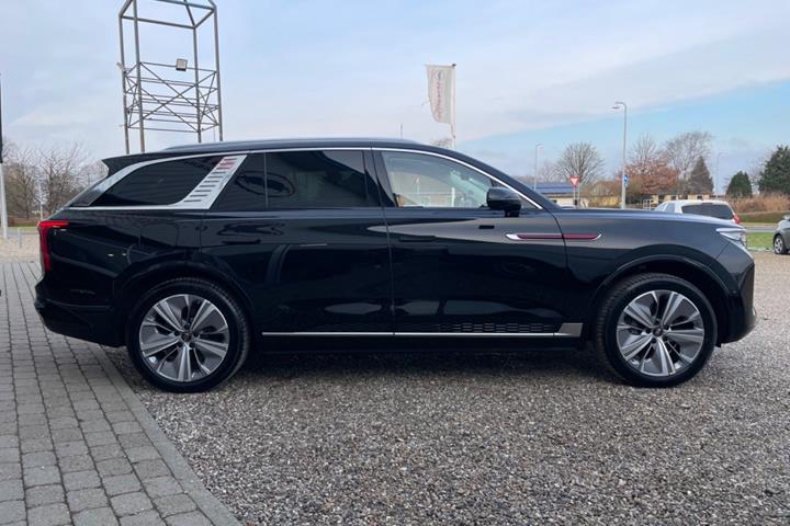 Sort Hongqi E-HS9 fra 2024
