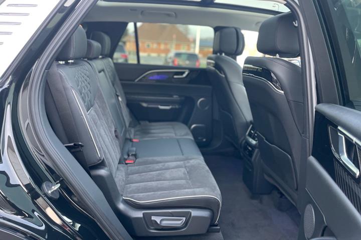 Sort Hongqi E-HS9 fra 2024