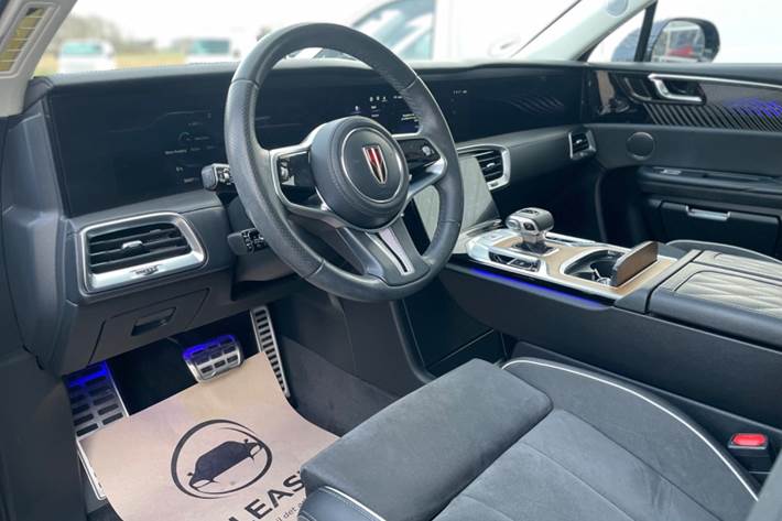 Sort Hongqi E-HS9 fra 2024