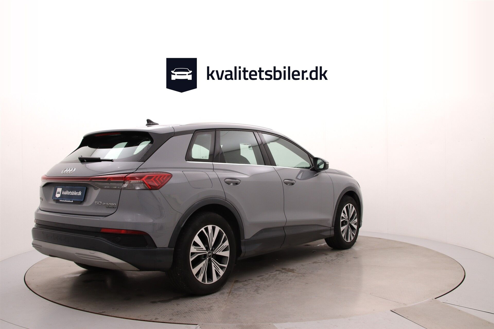 Grå Audi Q4 fra 2022