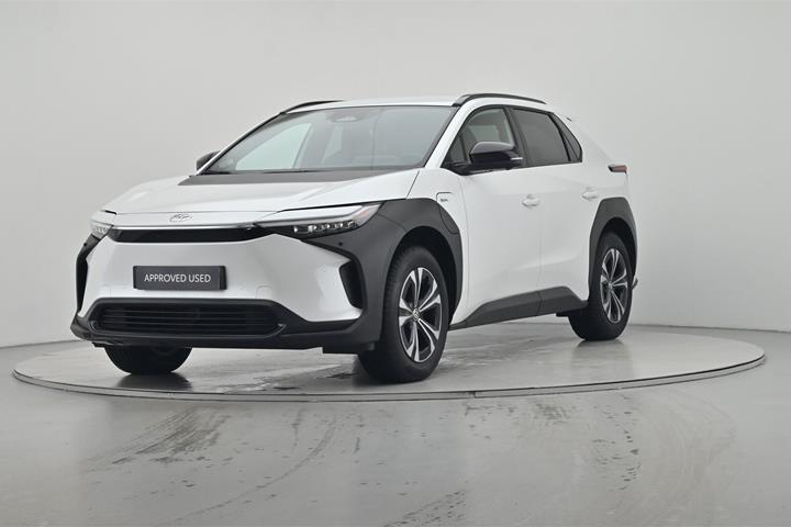 Hvid Toyota BZ4X fra 2025 set udefra