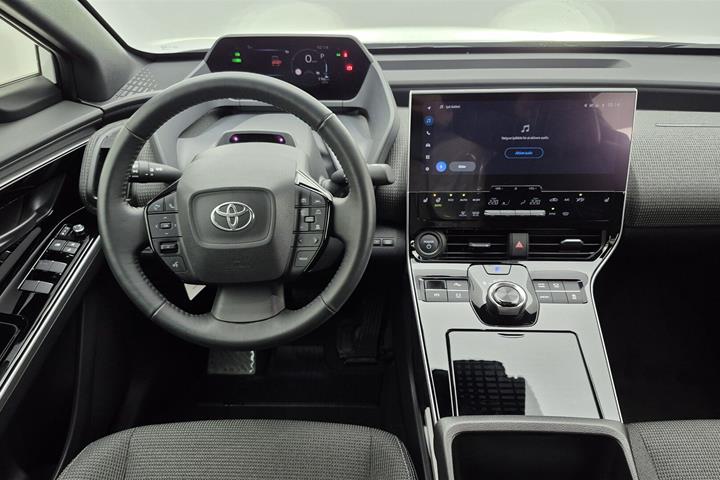 Hvid Toyota BZ4X fra 2025