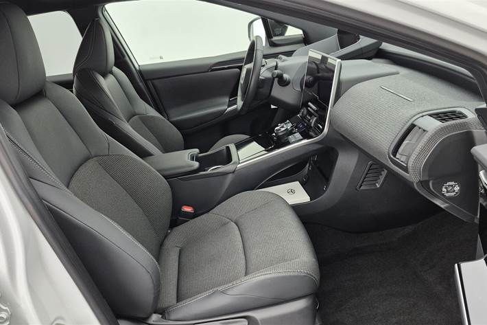 Hvid Toyota BZ4X fra 2025