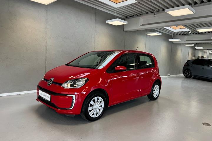 Rød VW e-up fra 2021 set udefra
