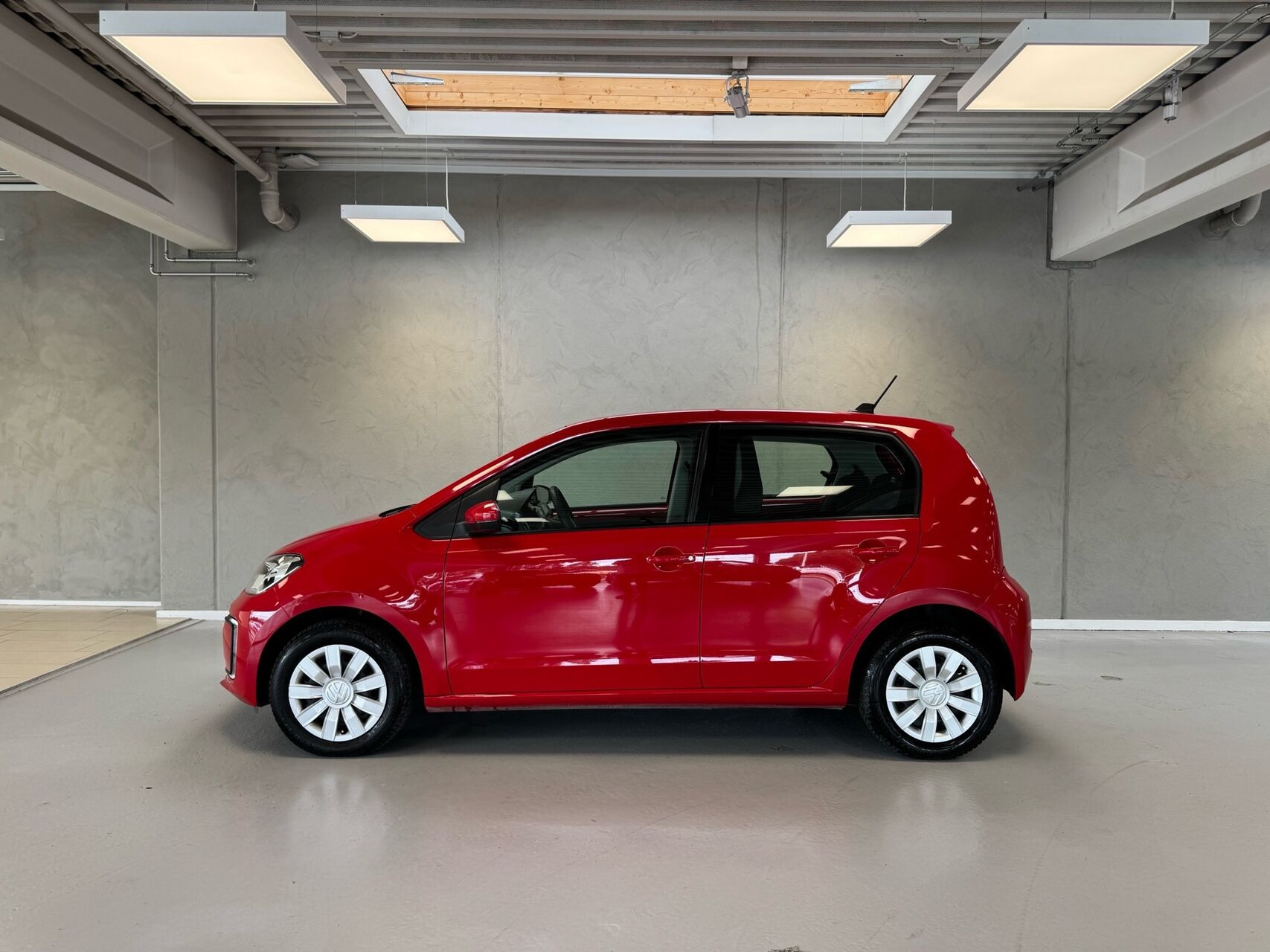 Rød VW e-up fra 2021