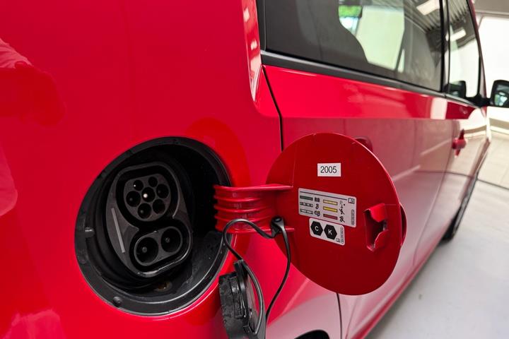 Rød VW e-up fra 2021