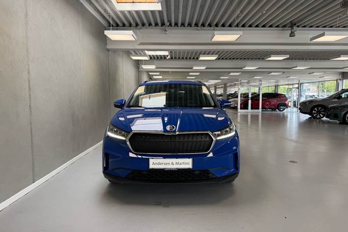 Blå Skoda Enyaq fra 2023