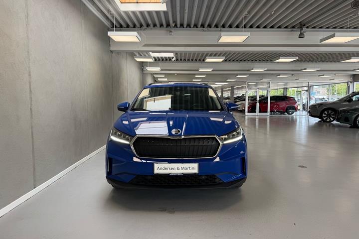 Blå Skoda Enyaq fra 2023