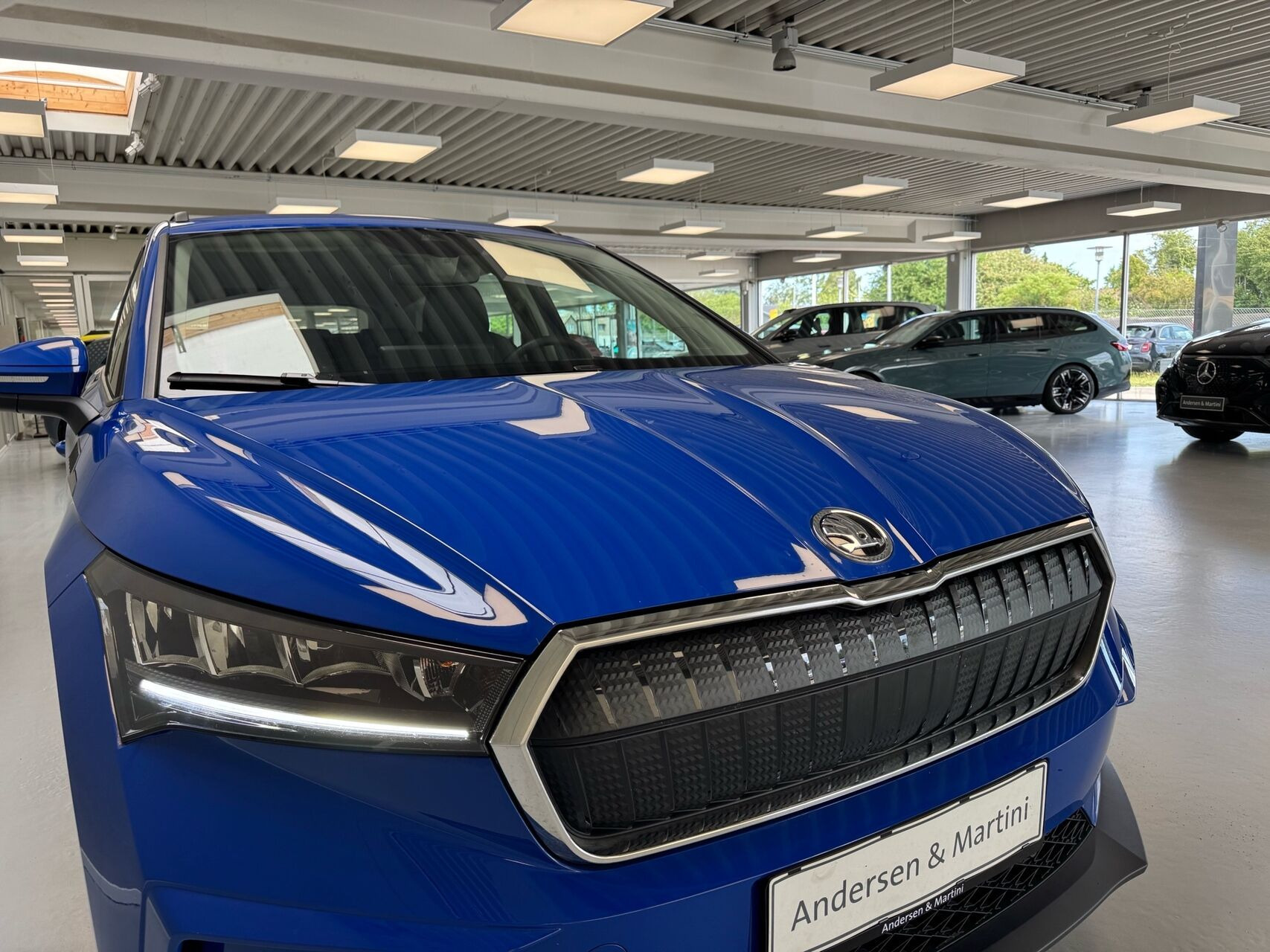 Blå Skoda Enyaq fra 2023